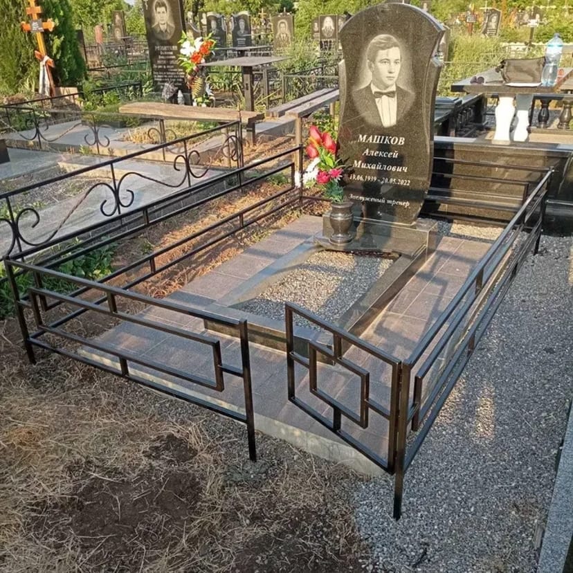 Оградки из металла на кладбище недорого и качественно
