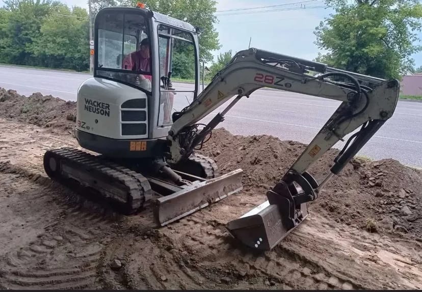 Послуги міні екскаватора JCB.