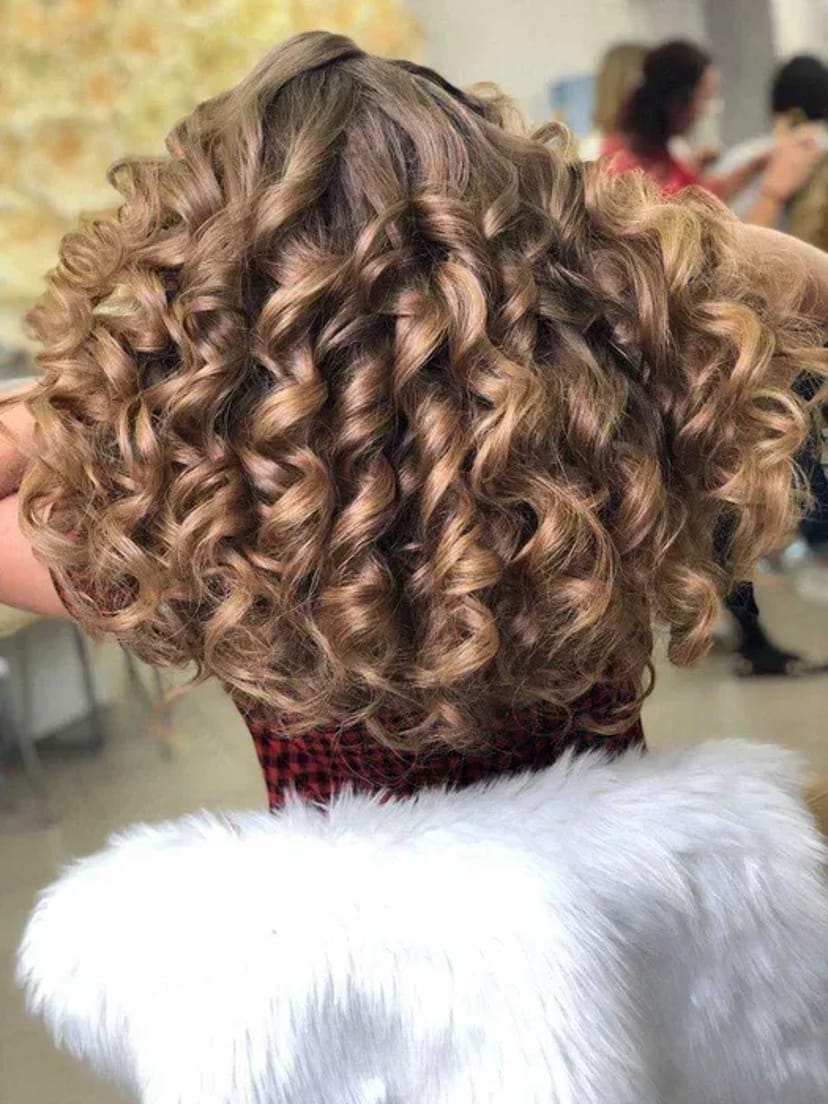 Зачіски, макіяж,нарощування вій,корекція брів ,манікюр,педикюр