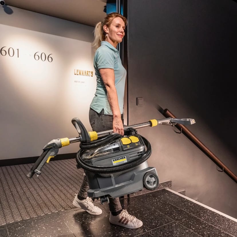 Миючий пилосос Karcher для хімчистки і вологого прибирання