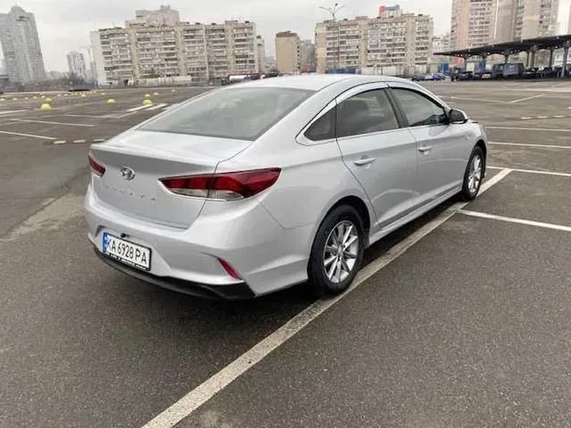 Автомобіль Hyndai Sonata