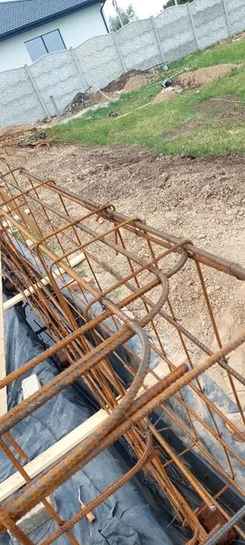 Фундамент під ключ, Стрічковий фундамент, Підпірні стіни.
