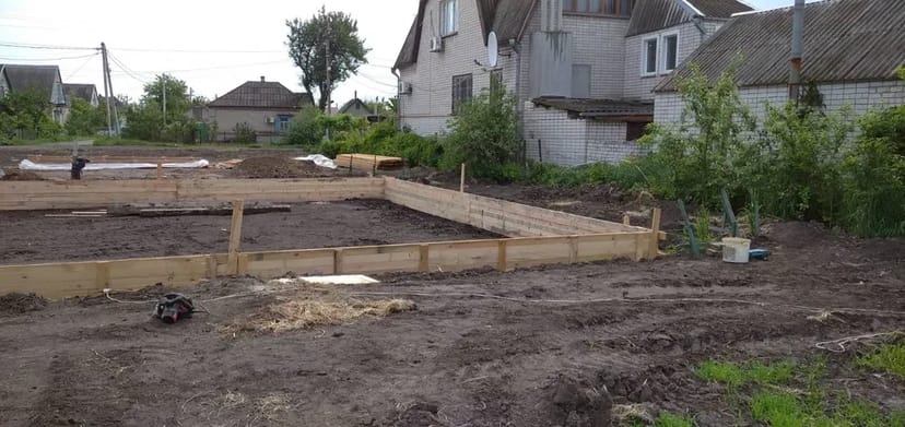 Фундамент під ключ, Стрічковий фундамент, Підпірні стіни.