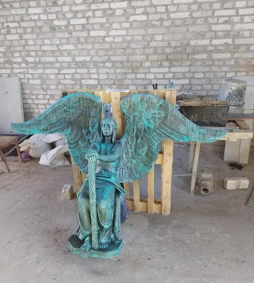 Надгробна скульптура, портети, бюсти, пам'ятники з бронзи,рамора, склопластику