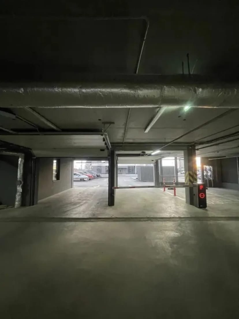 Паркомісце на 1-му поверсі, ЖК Варшавський 3. Зручний заїзд