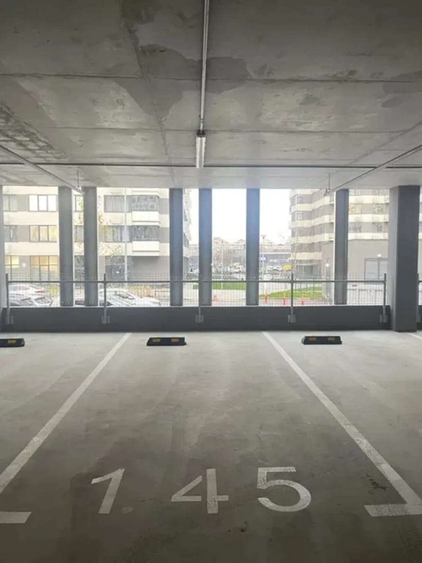 Паркомісце на 1-му поверсі, ЖК Варшавський 3. Зручний заїзд