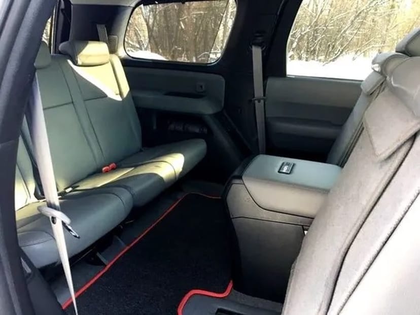 238 Позашляховик на весілля Toyota Sequoia біла