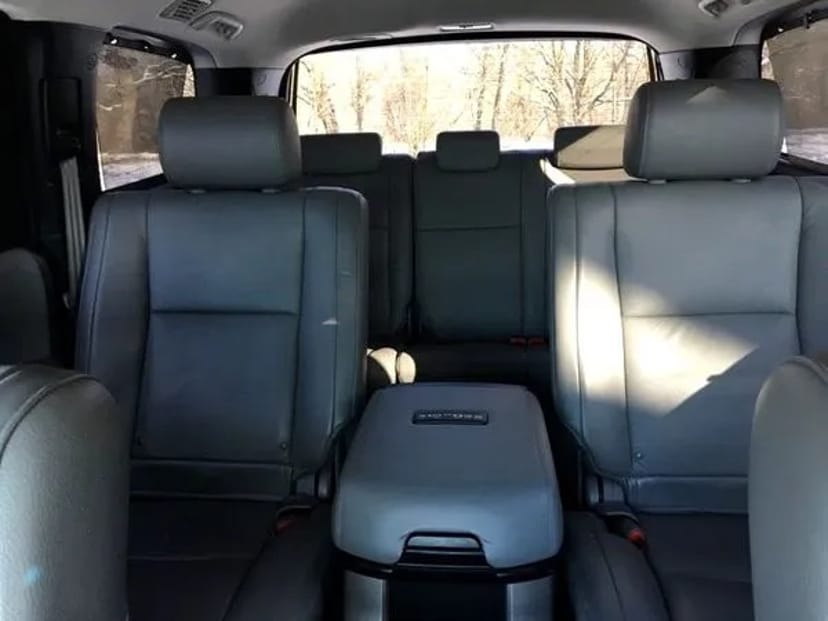 238 Позашляховик на весілля Toyota Sequoia біла