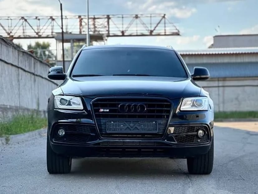 114 Позашляховик без водія Audi Q5-Quattro