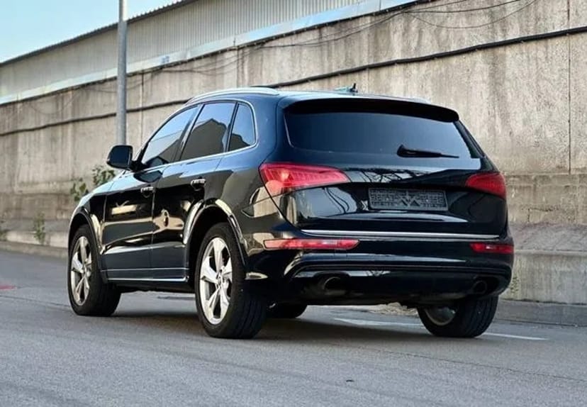 114 Позашляховик без водія Audi Q5-Quattro