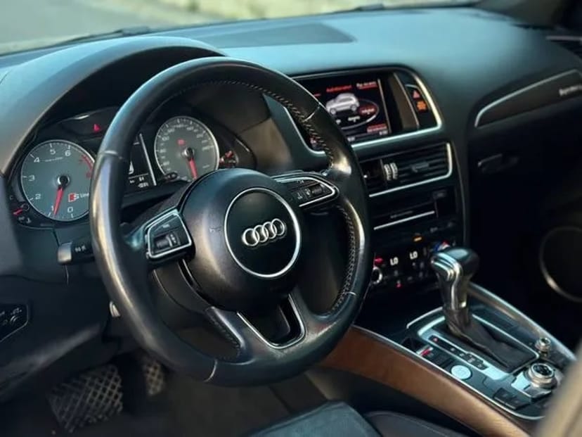 114 Позашляховик без водія Audi Q5-Quattro