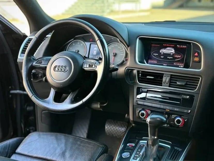 114 Позашляховик без водія Audi Q5-Quattro