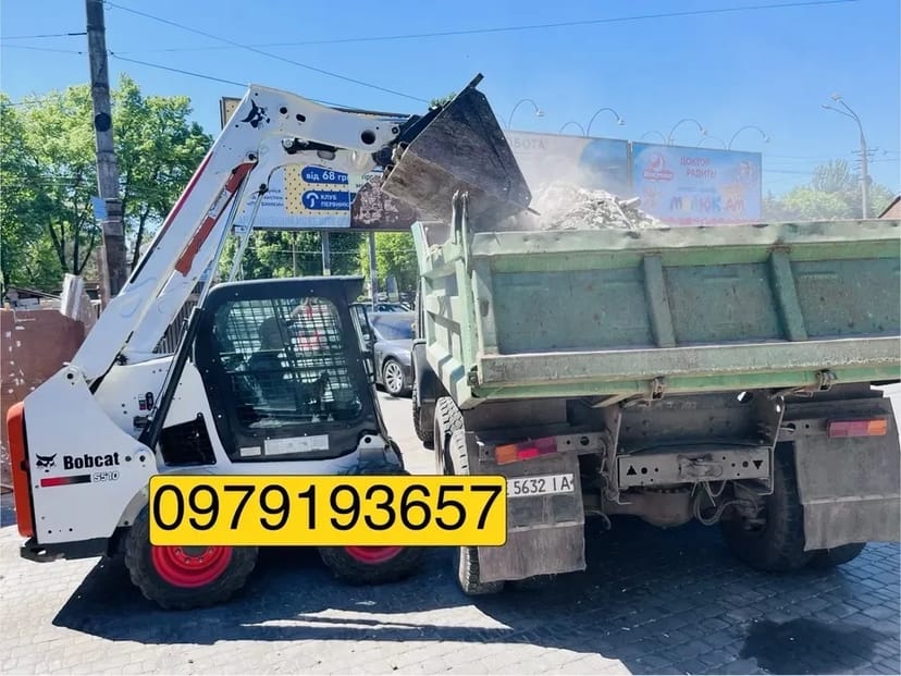 Міні бобкат bobcat екскаватор планування вивезення навантаження сміття