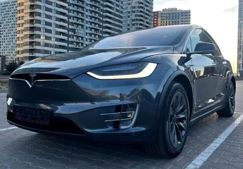 287 Tesla Model X сіра без водія у Києві