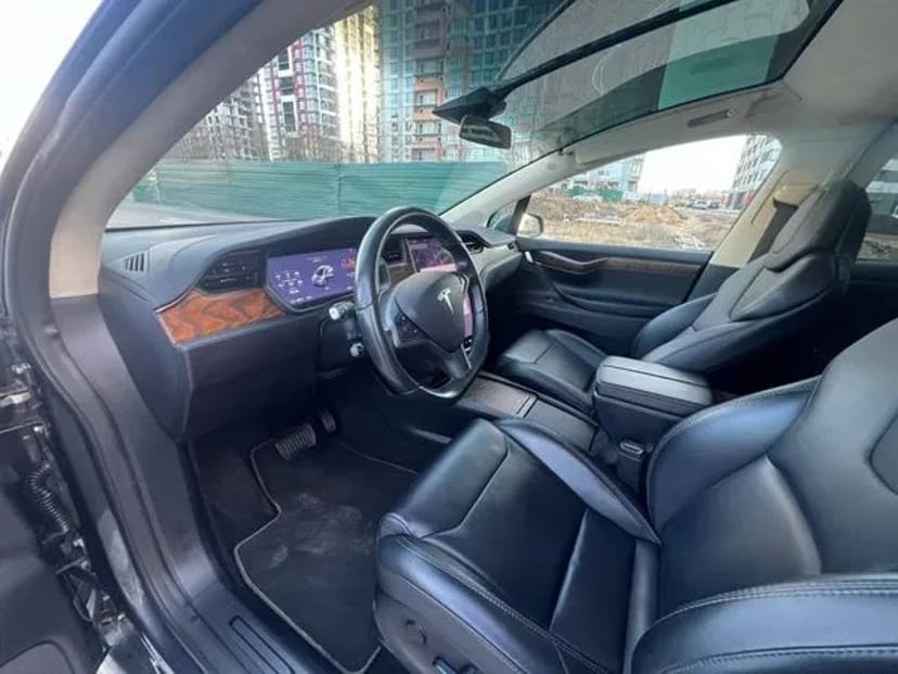 287 Tesla Model X сіра без водія у Києві
