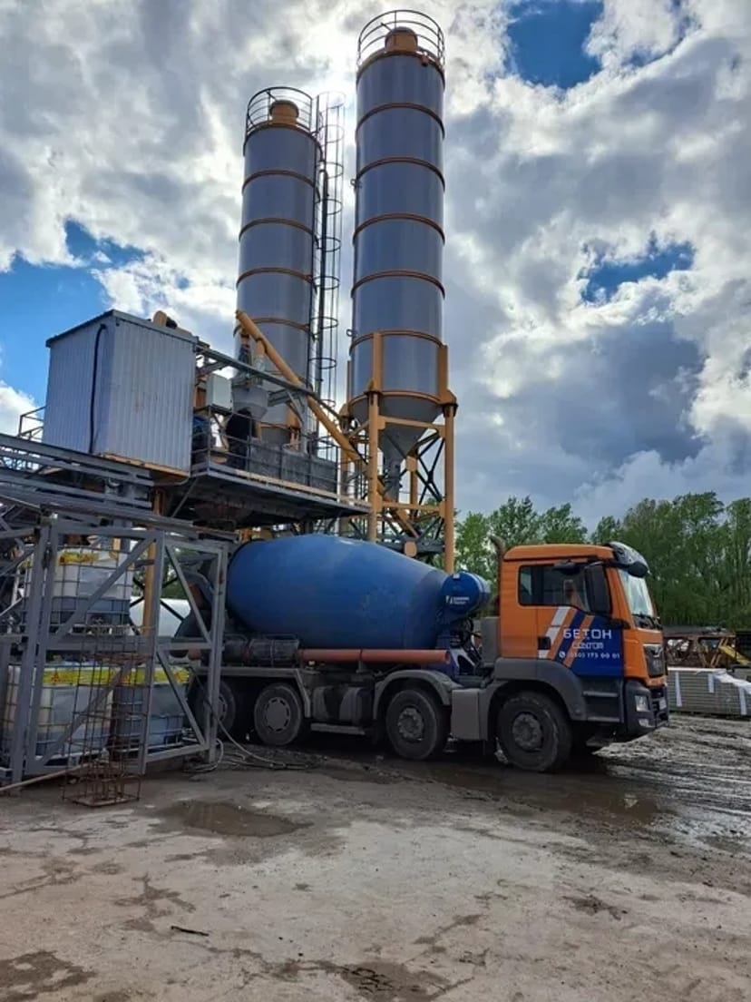 Послуги автобетононасоса (довжина стріли - 37 м) .