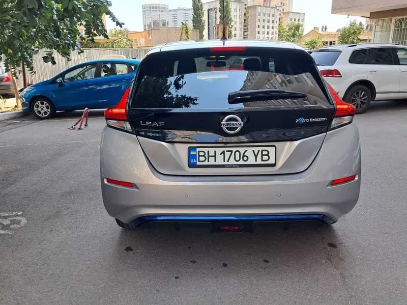 Авто Nissan Leaf