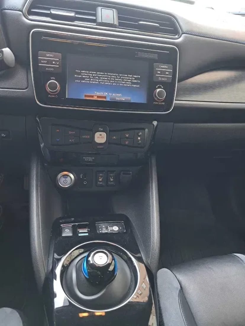 Авто Nissan Leaf