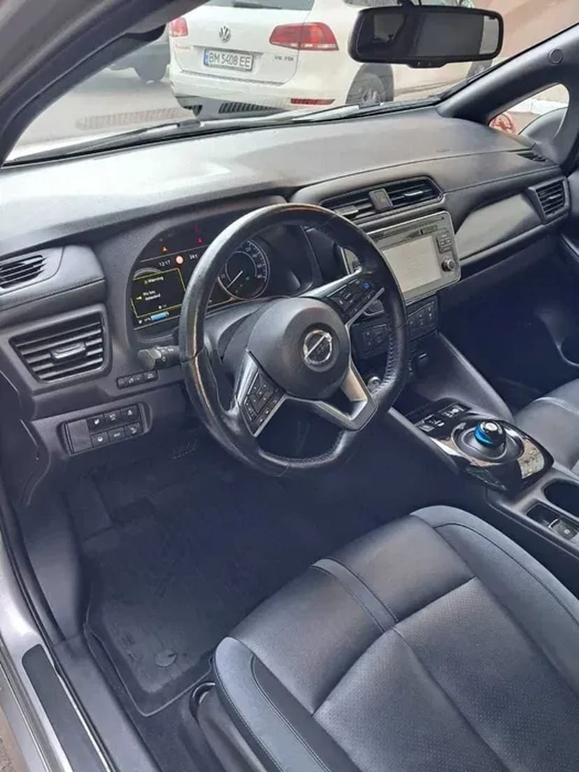 Авто Nissan Leaf