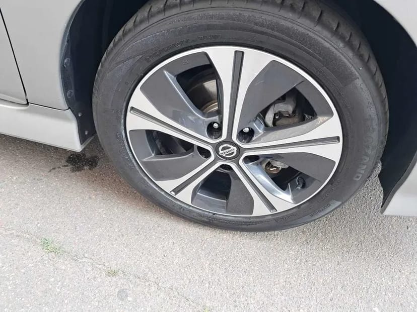 Авто Nissan Leaf
