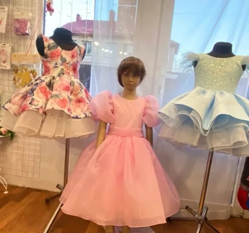 Сукні на випускний