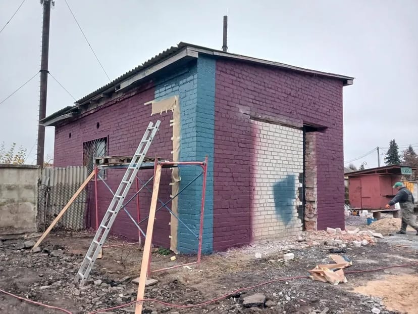 Безповітряне фарбування (покраска) стін, фасадів, ангарів, парканів