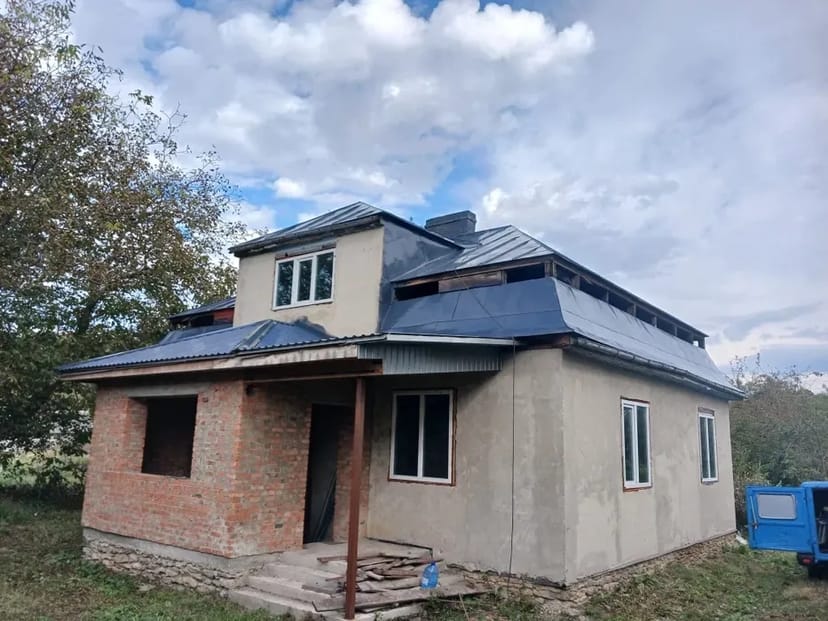 Безповітряне фарбування (покраска) стін, фасадів, ангарів, парканів