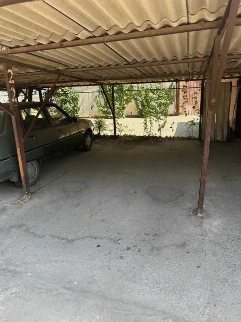 Паркомісце на охоронюваній автостоянці «ВІКТОРІЯ-1»