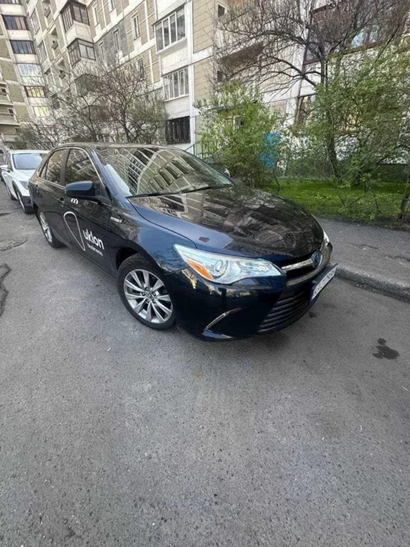 Toyota Camry Гібрид з Ліцензією