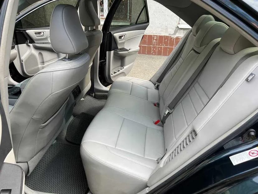 Toyota Camry Гібрид з Ліцензією