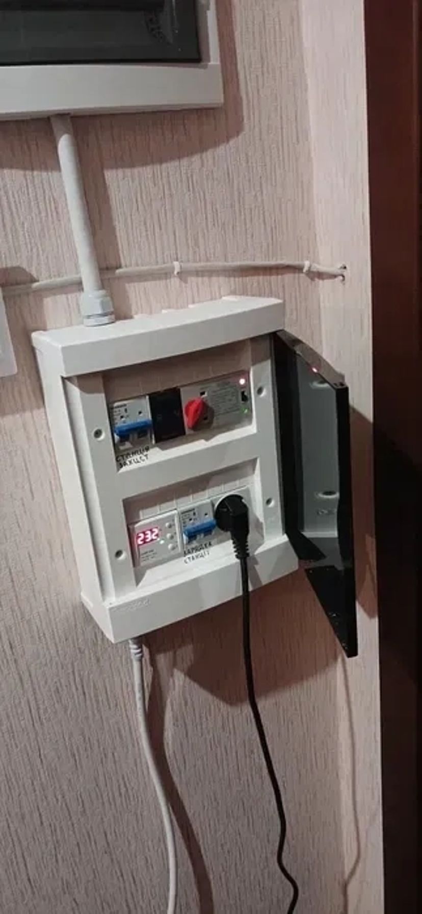 Якісні роботи від досвідченого електрика. По всіх деталях телефонуйте.