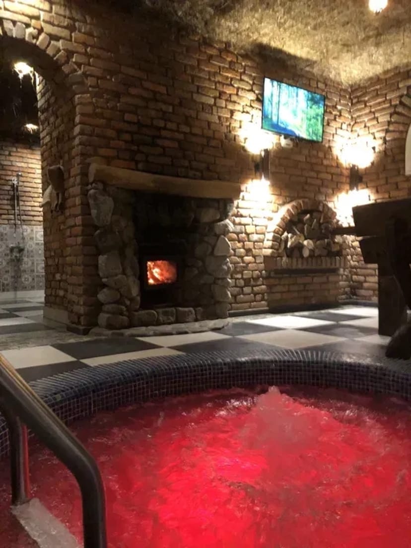 Баня на дровах із теплим басейном та джакузі. Вуличний басейн, мангал, затишна альтанка