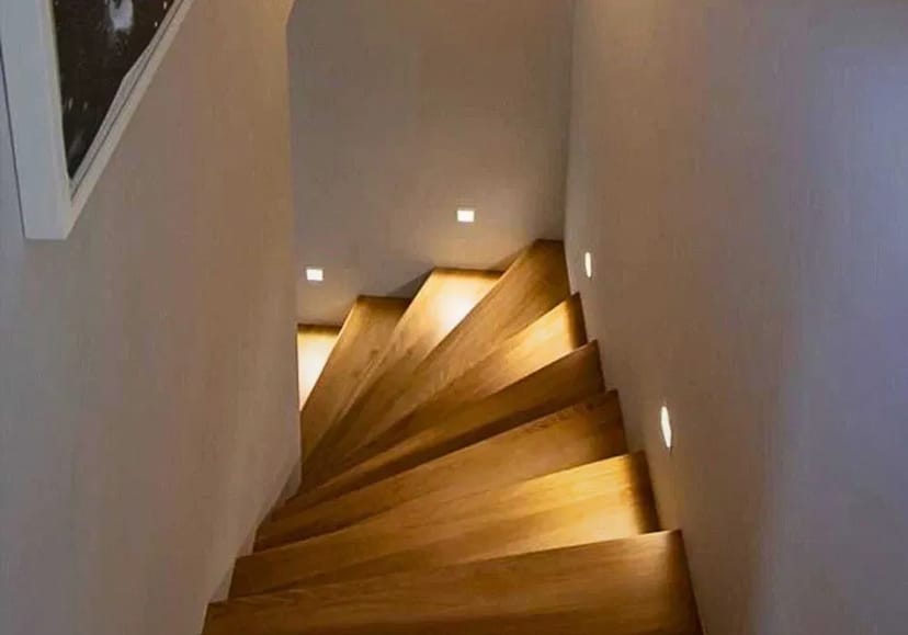 Виготовлення сходів з масиву дерева • монтаж • реставрація.