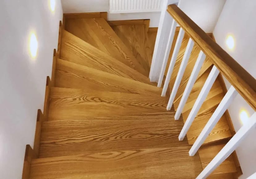 Виготовлення сходів з масиву дерева • монтаж • реставрація.