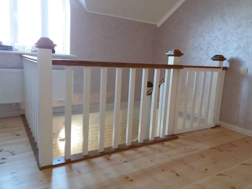 Виготовлення сходів з масиву дерева • монтаж • реставрація.