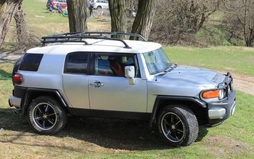 093 Позашляховик на весілля зйомки Toyota FJ Cruizer з водієм