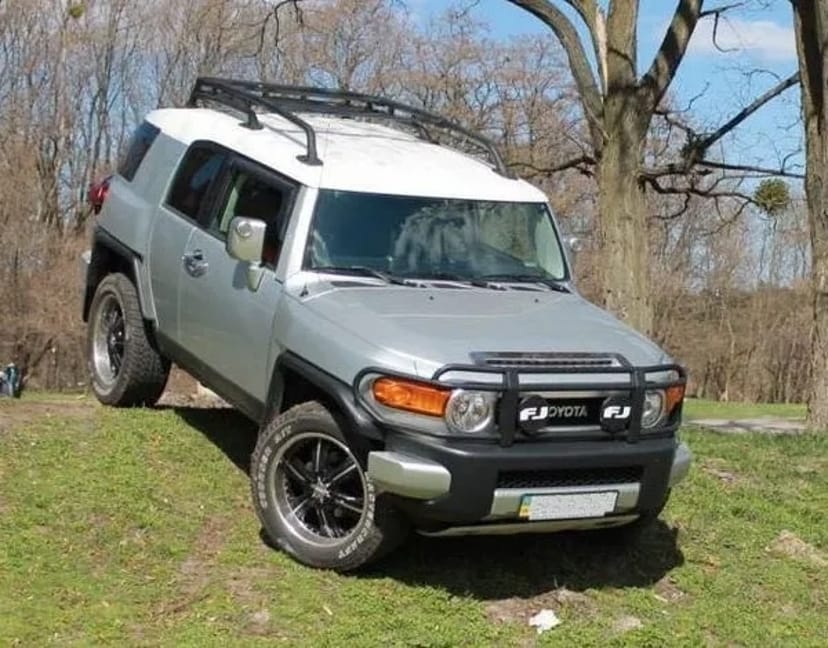 093 Позашляховик на весілля зйомки Toyota FJ Cruizer з водієм