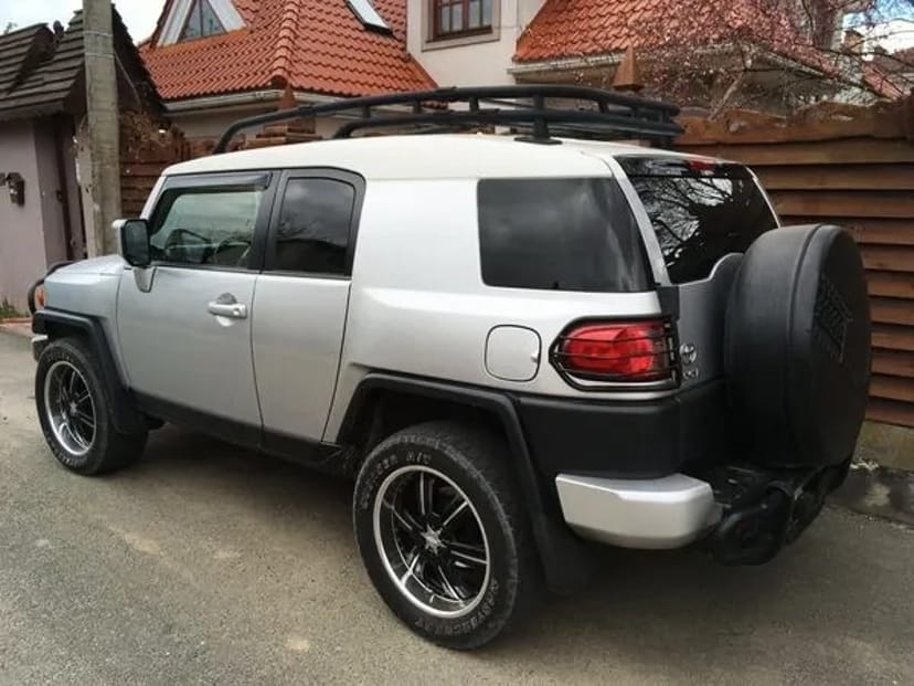 093 Позашляховик на весілля зйомки Toyota FJ Cruizer з водієм