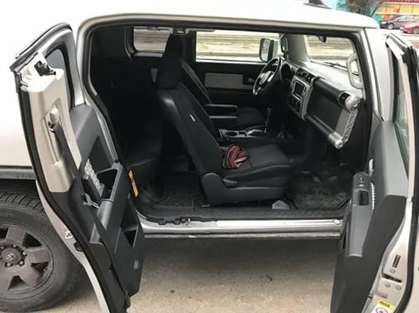 093 Позашляховик на весілля зйомки Toyota FJ Cruizer з водієм