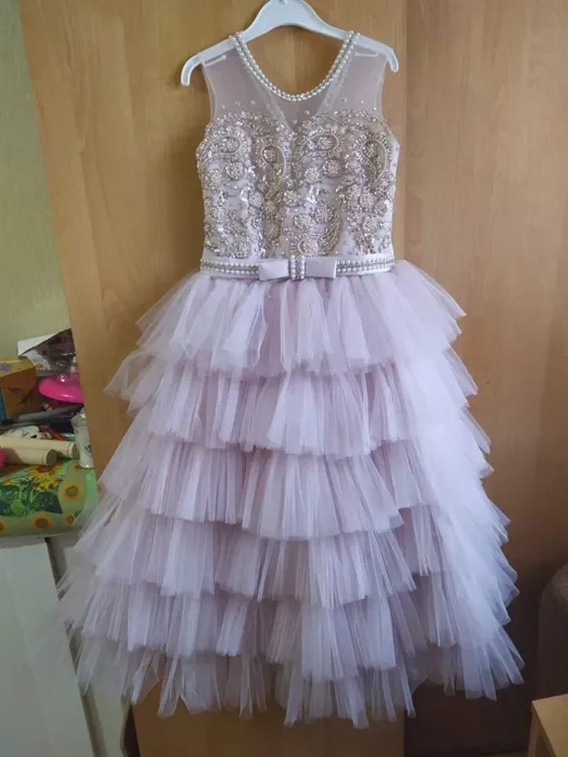 Шикарне святкове плаття для дівчинки для фотосесії