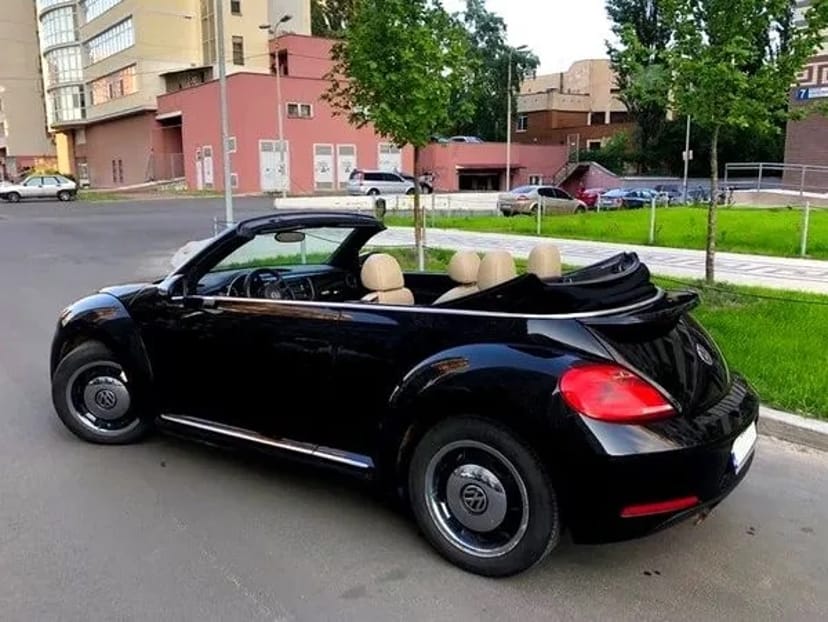 391 Volkswagen Beetle жук кабріолет чорний без водія
