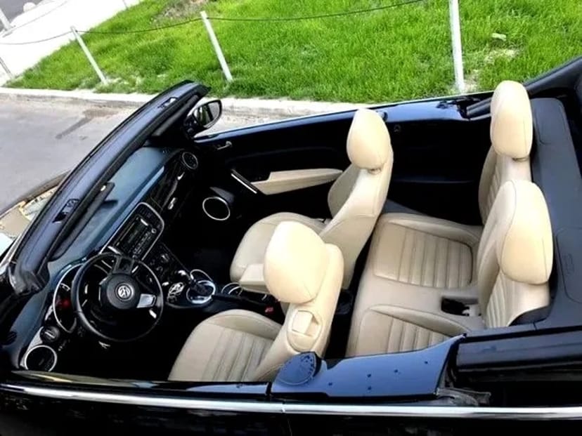 391 Volkswagen Beetle жук кабріолет чорний без водія
