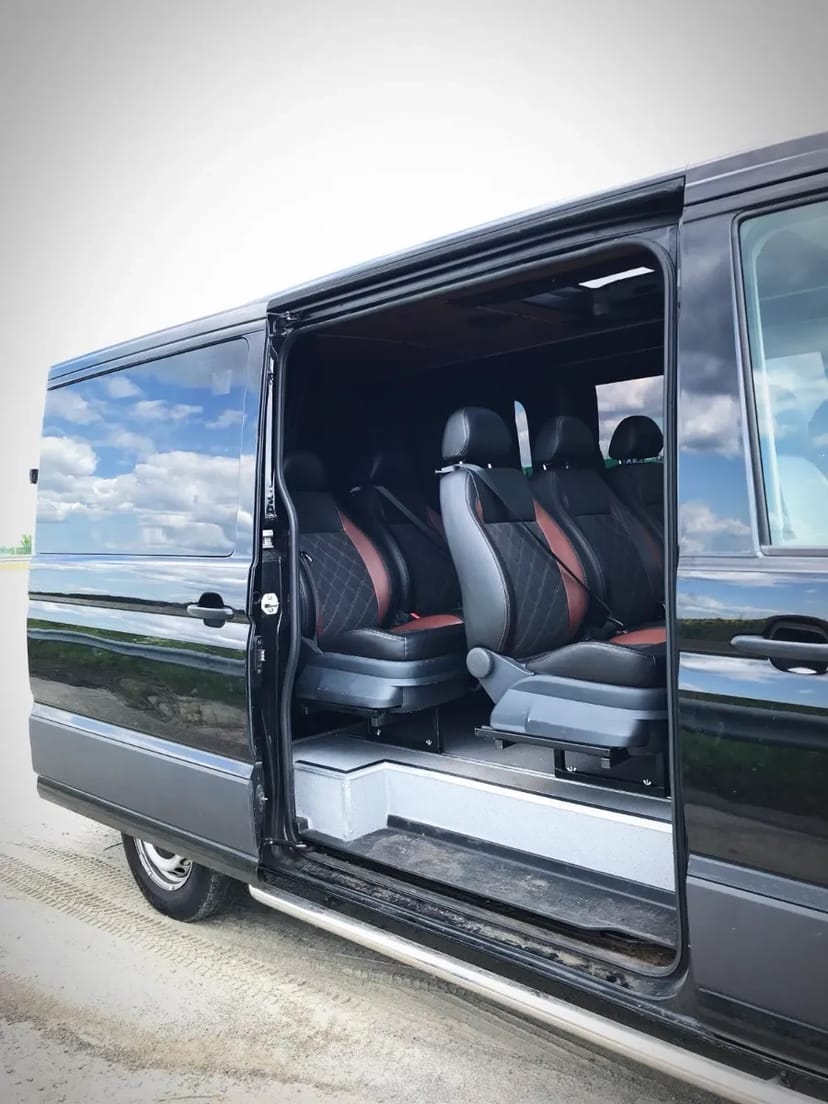 Мінівен Volkswagen Crafter 2017 року - 8 пасажирських місць