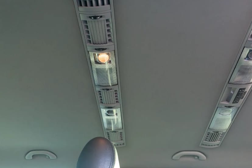 Мінівен Volkswagen Crafter 2017 року - 8 пасажирських місць