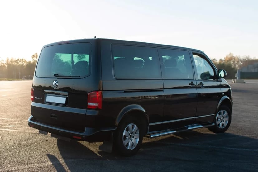 Мінівен Volkswagen Crafter 2017 року - 8 пасажирських місць