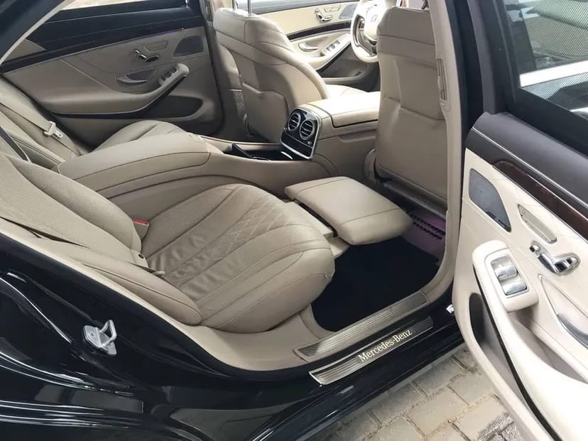 Авто Мерседес с водителем. Mercedes-Benz
