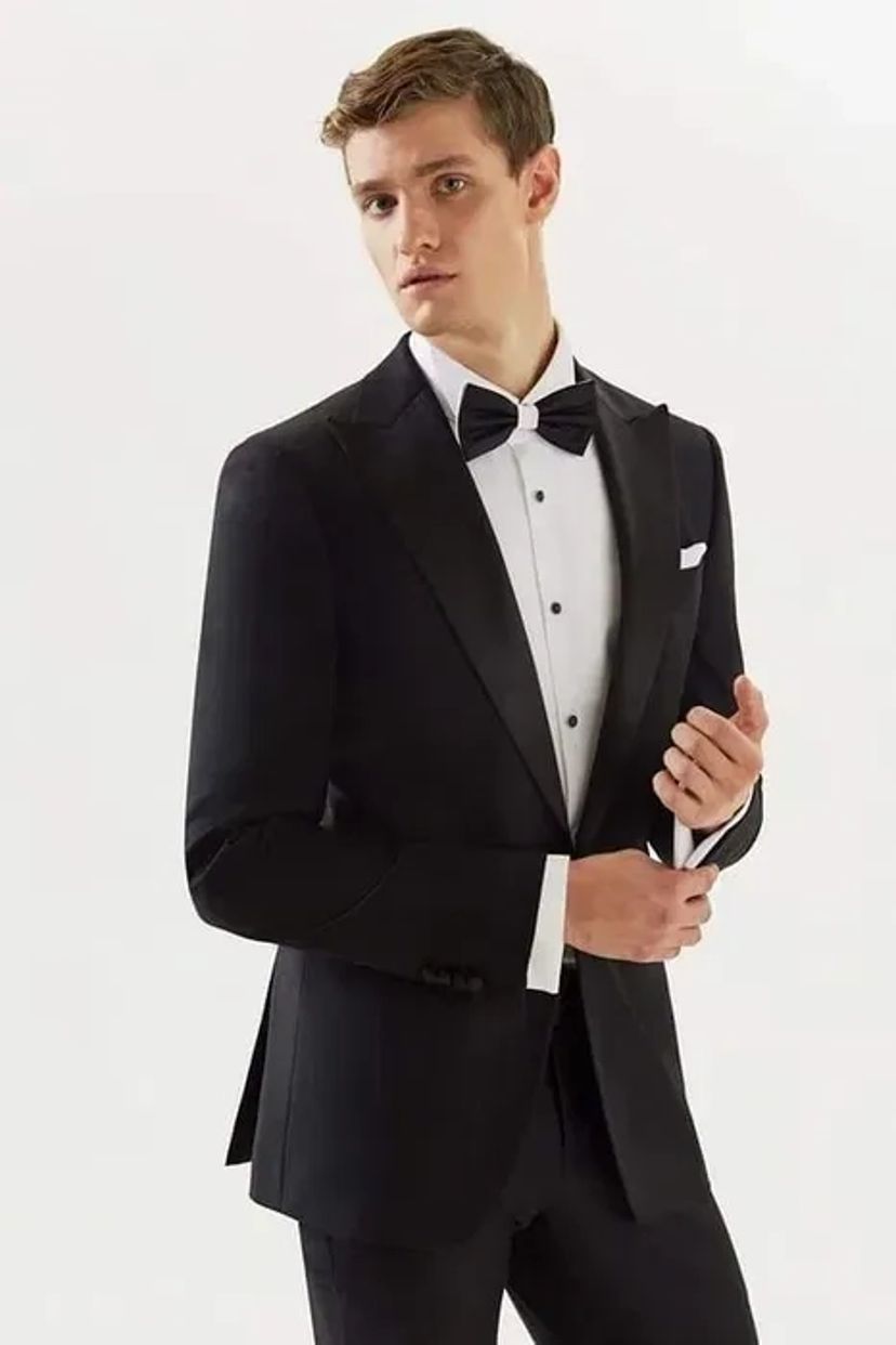 Чоловічі костюми, смокінги, фраки