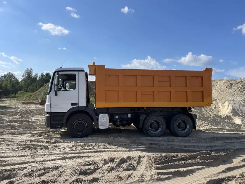 Чорнозем. Родючий грунт. Підсипка участків
