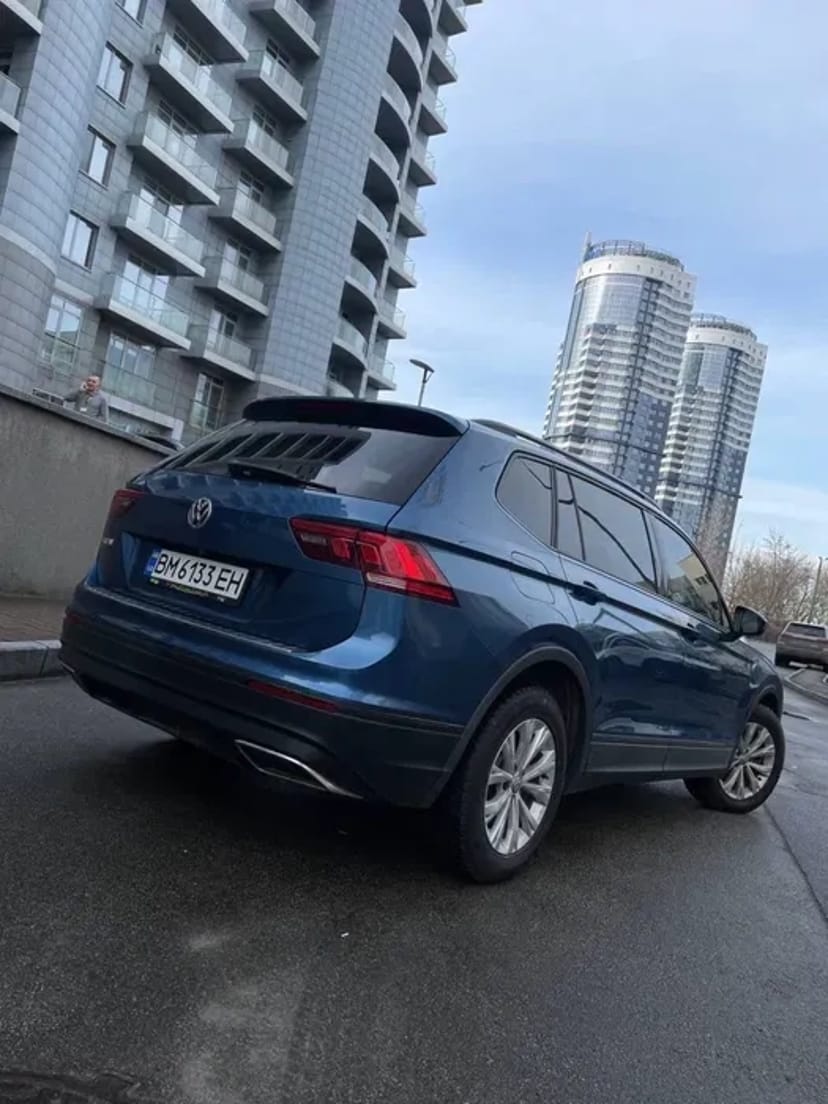 Авто Volkswagen Tiguan