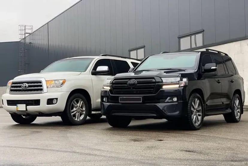 346 Броньований джип без водія Toyota Sequoia біла